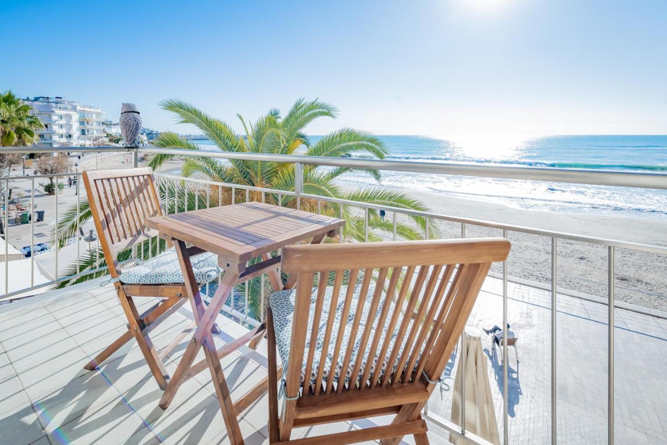 Insitges Sant Sebastia'S Beach 외부 사진