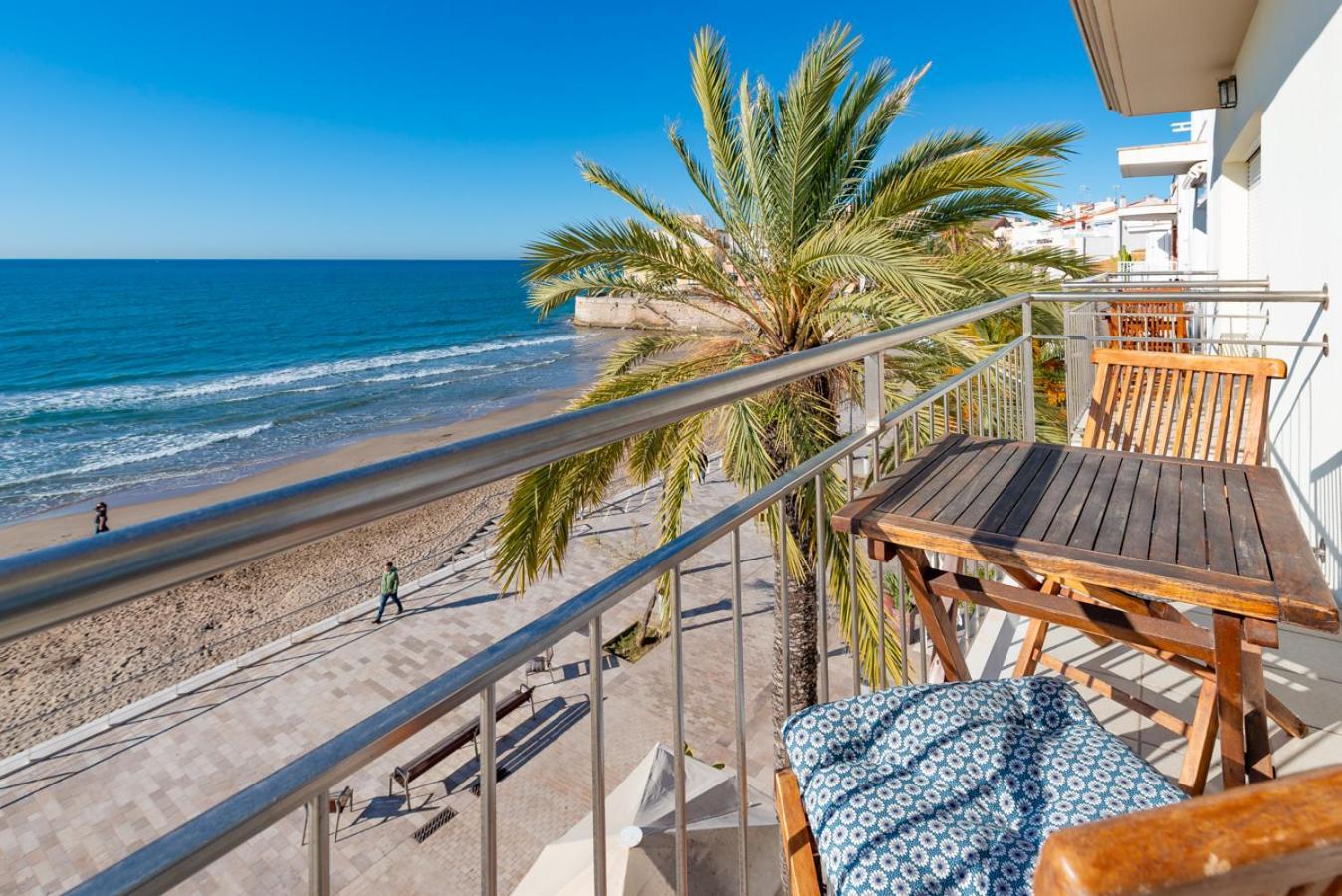 Insitges Sant Sebastia'S Beach 외부 사진