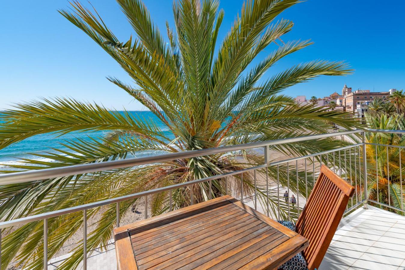 Insitges Sant Sebastia'S Beach 외부 사진